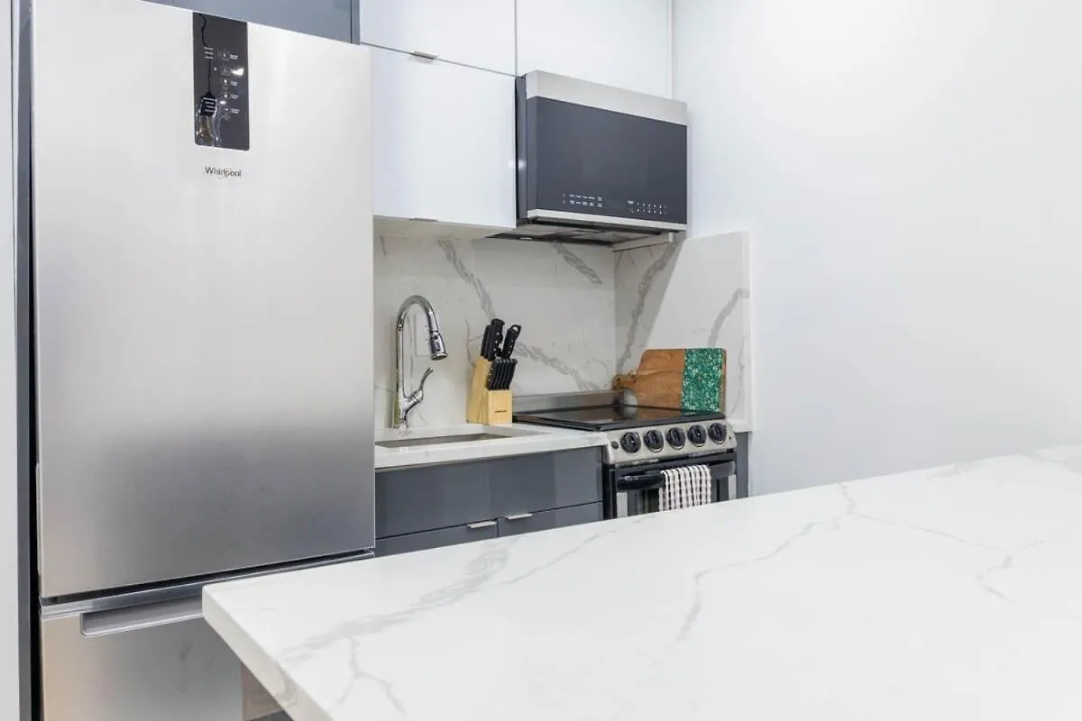 1597-1 Large Studio In The Unit Prime Ues Нью-Йорк США