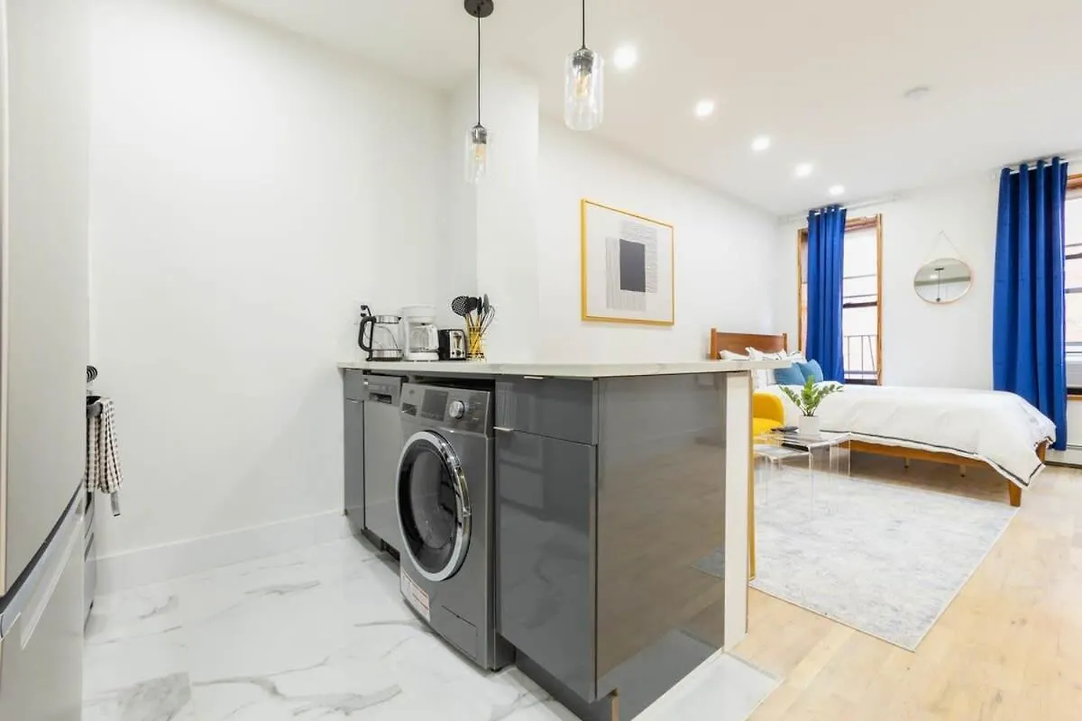 1597-1 Large Studio In The Unit Prime Ues New York United States