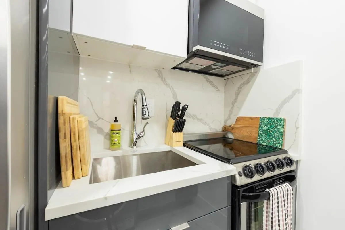 1597-1 Large Studio In The Unit Prime Ues New York 0*,  United States