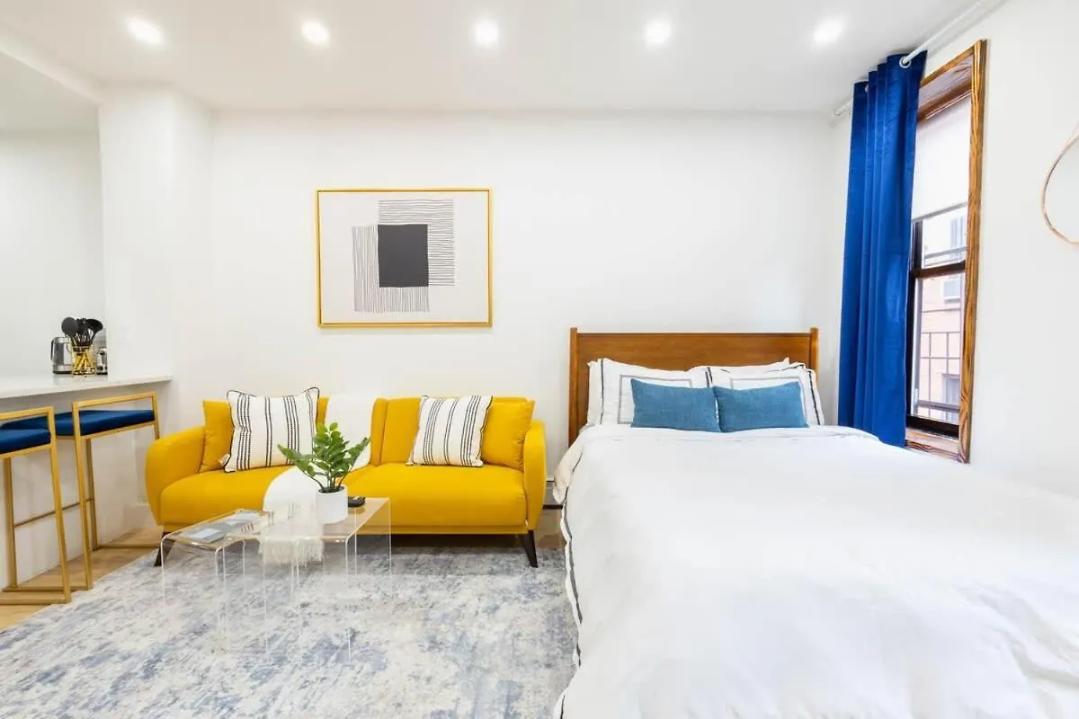 1597-1 Large Studio In The Unit Prime Ues New York