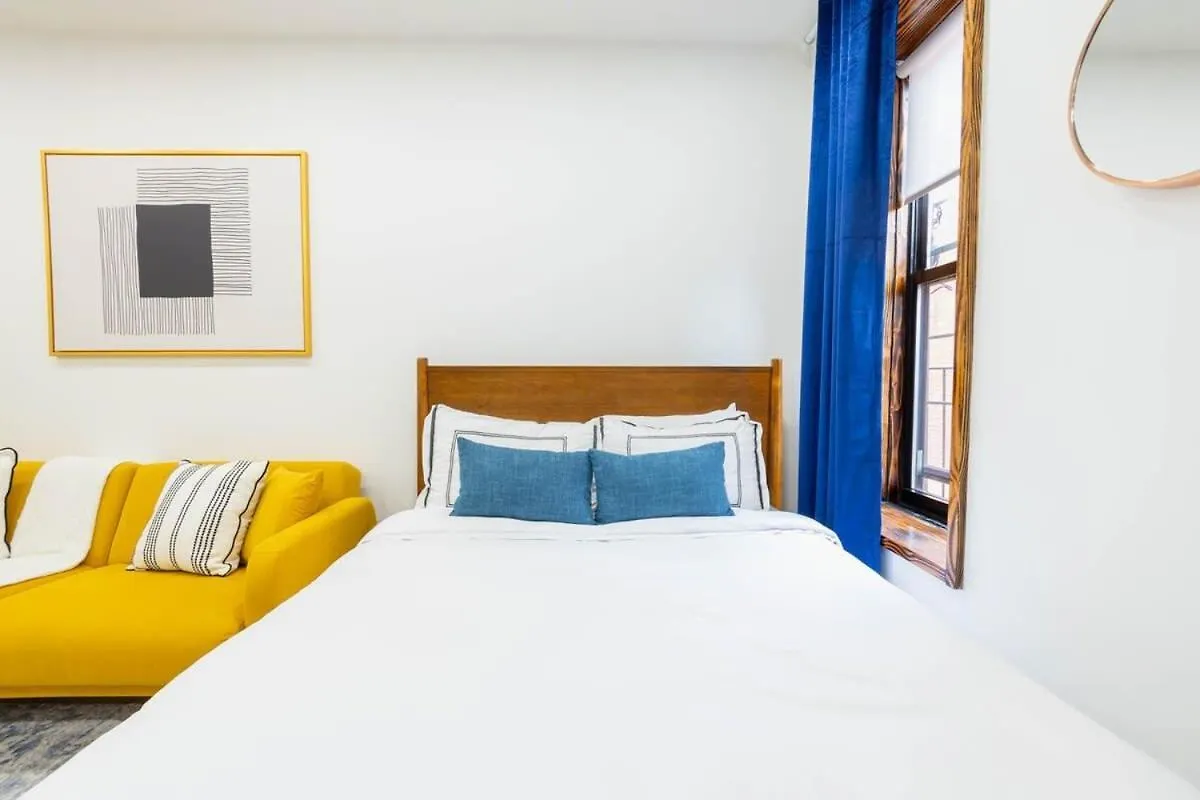 1597-1 Large Studio In The Unit Prime Ues New York 0*,