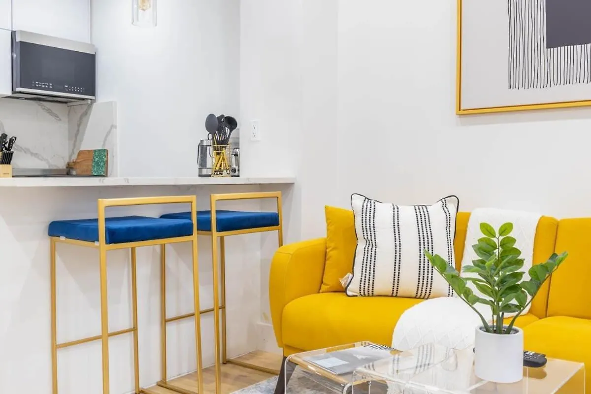 Apartment 1597-1 Large Studio In The Unit Prime Ues New York