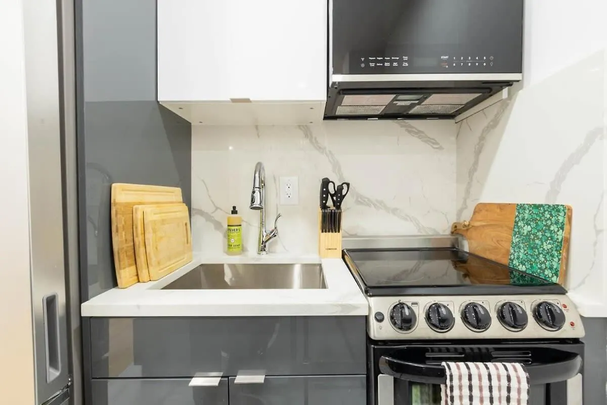 1597-1 Large Studio In The Unit Prime Ues New York 0*,  United States