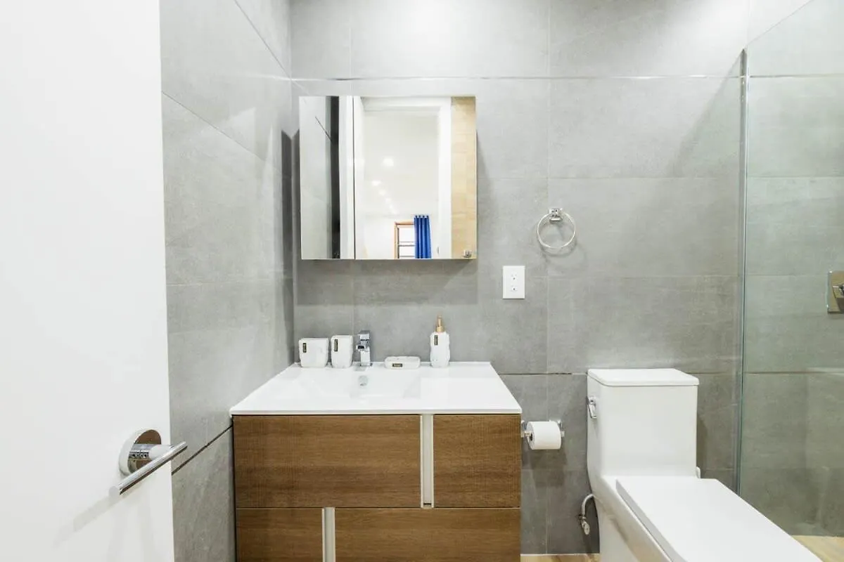 1597-1 Large Studio In The Unit Prime Ues New York